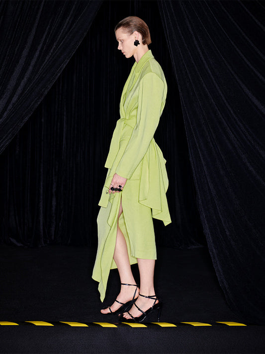 M essential Mackay designer linen with a loose tie suit - eve.