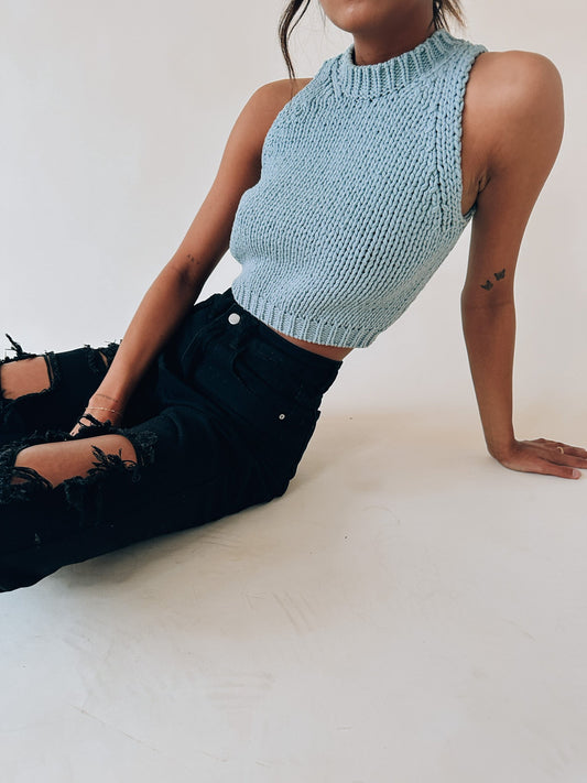 Kaelie Sleeveless Knit Top In Blue